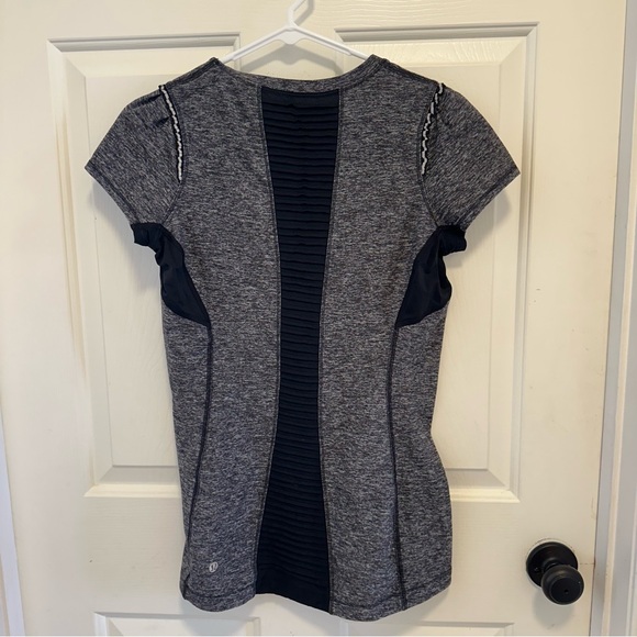 Lululemon Star Runner Short Sleeve Shirt In Black/Gray
Size 8 - Picture 5 of 6